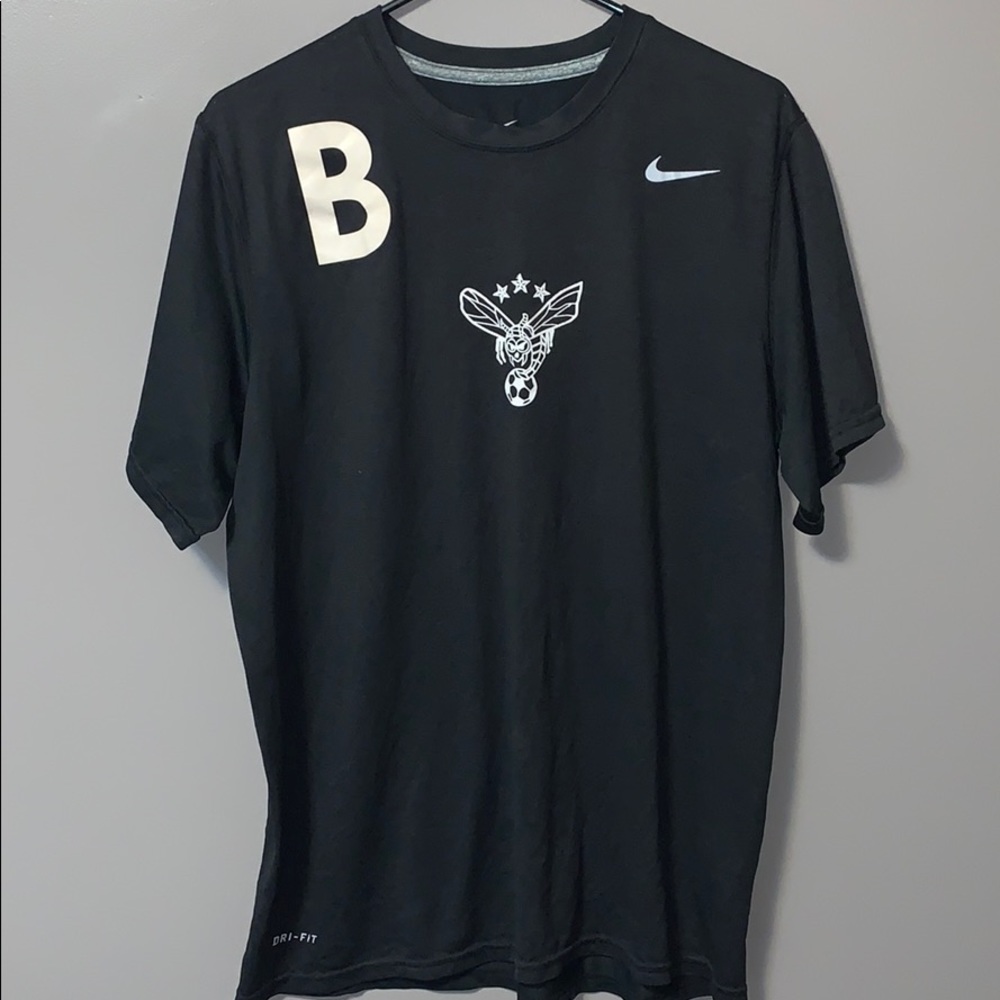 Men’s Nike dri-fit short sleeve tee SIze L